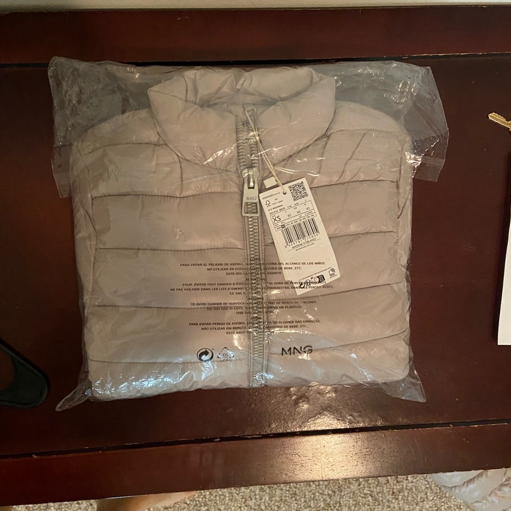 Unused Mango Puffer Jacket, Size - xs